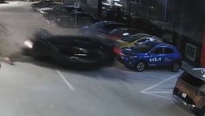 Zdemolované autá, výhovorky na jazyku, jeden a pol promile v krvi. Ukrajincovi po štyroch mesiacoch zadržali vodičák