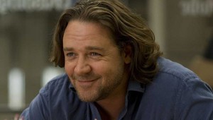 Russell Crowe opäť zamilovaný. Neuveríte, koho zbalil!