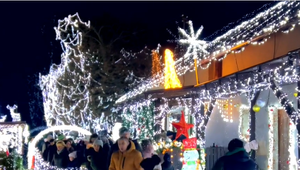 VIDEO: Tisícky svetielok na dome nenájdete len v USA, ale aj u našich českých susedov