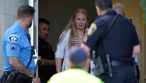 Vytiahol zbraň a začal strieľať počas omše. Medzi obeťami sú aj maloleté deti