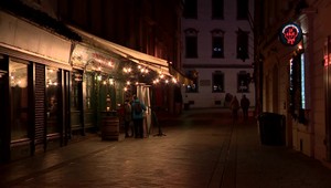 O služby gastro prevádzok sa zákazníci stále netrhajú. V niektorých je viac personálu než zákazníkov