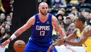 Bývalý hráč NBA zvažuje zápas v MMA