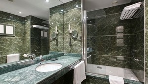 Prečo nie sú v kúpeľniach hotelových izieb zubné pasty?