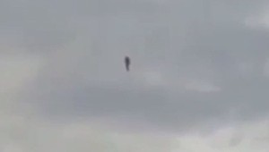 Na nebi sa vznášal objekt podobný človeku. Nie je jasné, čo to bolo