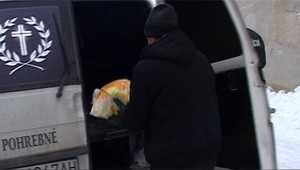 Záhada: Matka našla v kočíku mŕtveho syna!