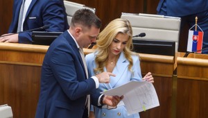 Vládna koalícia pokračuje v rokovaní o zrušení RTVS