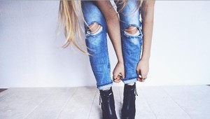 Obrovský módny hit : Roztrhané rifle skrývajú veľké nebezpečenstvo