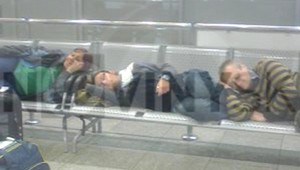 180 Slovákov nocovalo na letisku v Krakowe