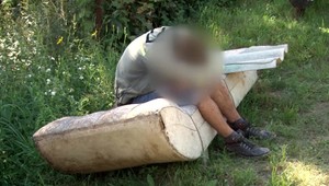 Najprv zaútočil na otca, potom škrabkou na zemiaky zabil psa