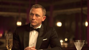 Fanúšikovia zabránili premiére novej bondovky! Mali na to TENTO vážny dôvod!