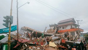 Zemetrasenie na indonézskom ostrove Sulawesi si vyžiadalo už 35 mŕtvych