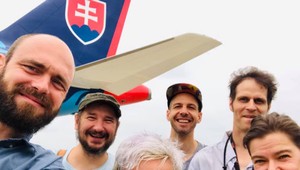 Zuzana Čaputová zobrala na palubu radšej umelcov na súkromnú akciu ako novinárov, ktorí by jej cestu zaznamenali