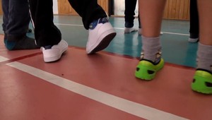 Zo sexuálneho zneužívania obvinili učiteľa gymnázia. Pod vymyslenými legendami lákal chlapcov na rôzne miesta