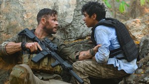 Názor Kinosály: Extraction pritiahne diváka na veľké mená, no ponúka aj niečo viac?