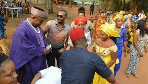 Svoju nevestu hľadal cez sociálnu sieť, a aj ju našiel. Svadba bola do týždňa