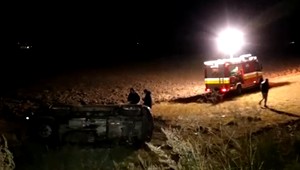 Recidivista na aute unikal pred policajtmi. Nezvládol riadenie a skončil v kukurici