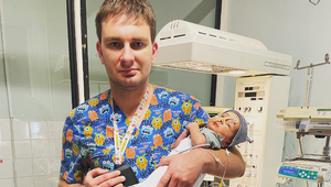 Ukrajinský pediater počas bombardovania neopustil svojich najmenších pacientov: FOTKY, ktoré dojali svet