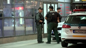 Dôveryhodnosť polície by zvýšilo oddelenie policajnej inšpekcie od ministerstva vnútra