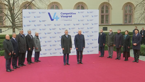 Úvodný ceremoniál a príchody prezidentov na samit V4