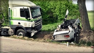 Pri Čake sa zrazilo auto s kamiónom, dvaja mŕtvi!