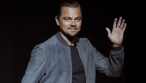 DiCaprio to myslí s mladou modelkou vážne, chodí na večere s jej matkou