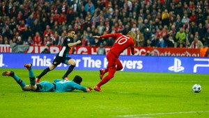 Robben dal gól Čechovi z prvého dotyku po 37 sekundách