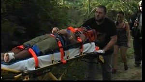 Mladíkovi zachránili v rozbúrenej rieke život stromy