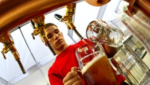 Môže vám barman odmietnuť naliať alkohol? Áno môže