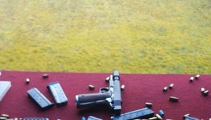 Floridský guvernér podpísal zákon, ktorý učiteľom umožňuje nosiť zbrane