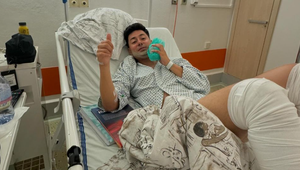 Dvakrát zlomená čeľusť, zrušené koncerty... TOTO má byť dôvod útoku na českého speváka!