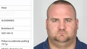 Vyšetrovatelia Úradu inšpekčnej služby začali s výsluchom sporných svedkov. Vypočúvali Petra Petrova