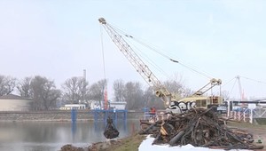 Na hladine Dunaja sa objavila ropná škvrna. Na mieste zasahujú hasiči, vodohospodári aj inšpektori životného prostredia