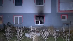 Smrad a chodby plné dymu. Požiar v bytovke si vyžiadal život 48-ročného muža