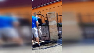 Pri hádke padol výstrel: Dôvodom incidentu bola detská krádež kvetov