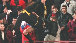 Inzultácia fanúšika v štýle kung-fu vrcholom kariéry Cantonu