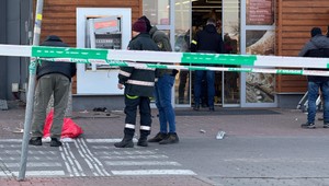 Zlodeji počas noci vyhodili bankomat do vzduchu. Utiekli aj s hotovosťou
