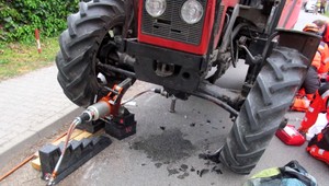 Boli ako draci, odkázal v liste motorkár hasičom, ktorí ho vytiahli spod traktora