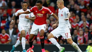 Hviezdny gólový debut. Martial si zo Škrtela urobil kužeľ