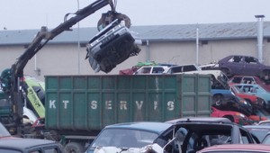 Vraky áut špatia mesto. Minulý rok ich z ulíc odstránili 25