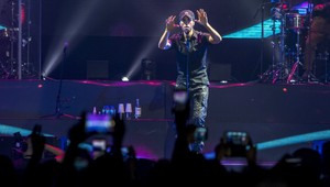 Alkohol tiekol prúdom. Iglesias opil Prahu