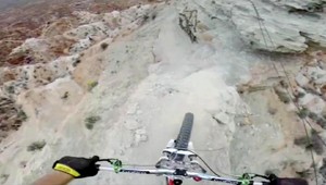 VIDEO. Muž preskočil cez 21 metrový kaňon!