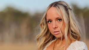 Sympatická blondína si nevie nájsť frajera: Keď otvorí ústa, muži od nej s hrôzou utečú!