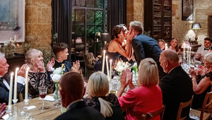 Beckham oslávil päťdesiatku! Jeho manželka spôsobila TÝMTO intímnym zostrihom ošiaľ!