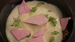 Dezert: Krupicová kaša s rebarborou a jahodami