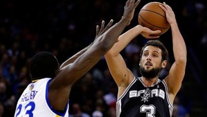 VIDEO. Belinelli vystrelil pod tlakom z 12 metrov. Úspešne!