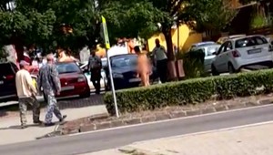 FOTO: Po Vrábľoch sa prechádzal úplne nahý muž. V jeho blízkosti boli aj malé deti