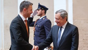 Eduard Heger podpísal spolu s talianskym premiérom Mariom Draghim zmluvu na dodávky LNG