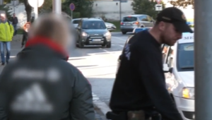 Opitá vodička vrážala do áut a ďalej pokračovala v jazde. Zastavila ju až pouličná lampa