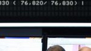 Európske akcie sa na konci týždňa oslabili