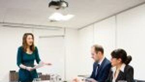 Komisia stanovuje plán pre nadčasové kvalitné pracovné miesta v konkurencieschopnej EÚ